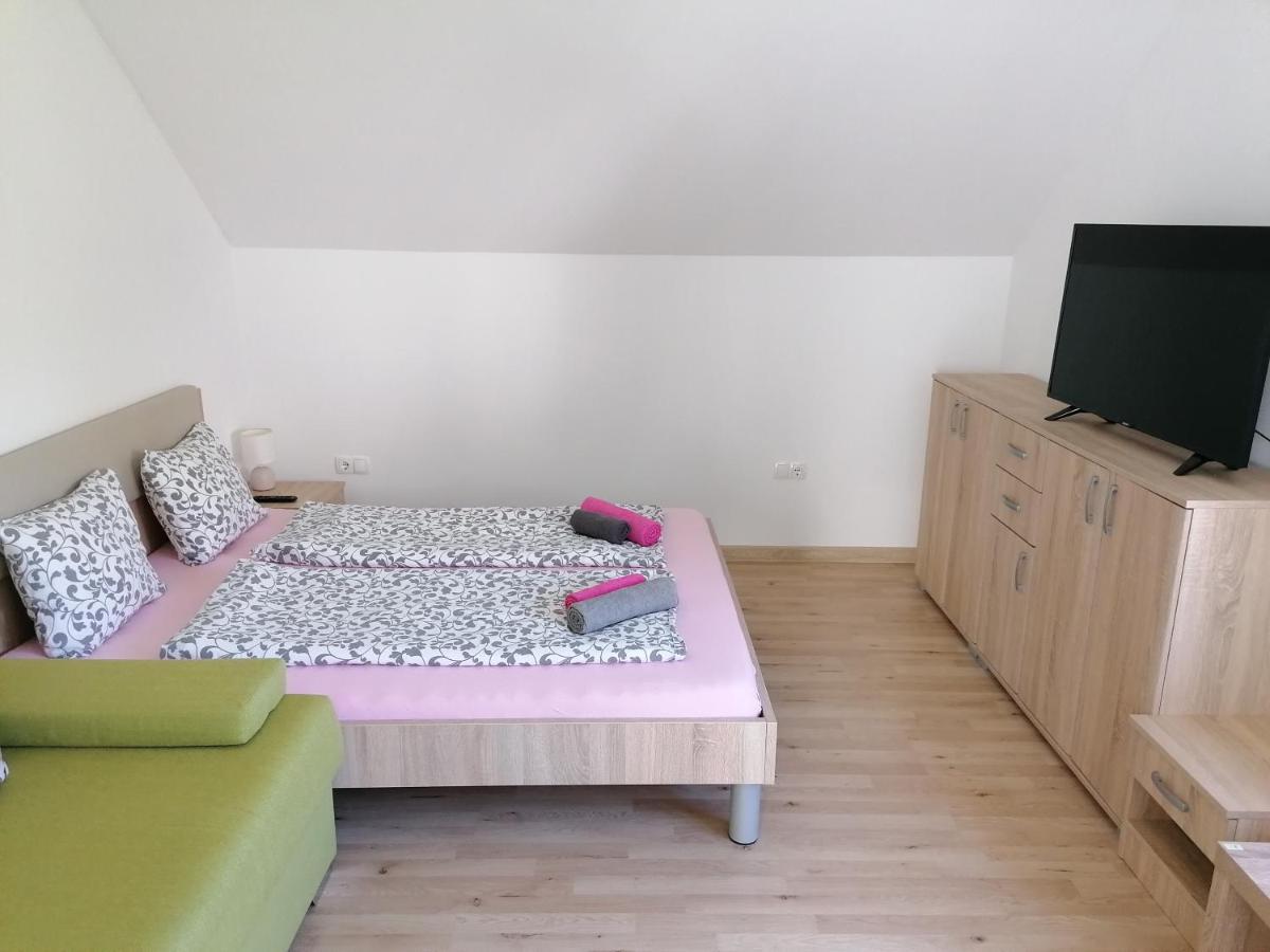 Apartment Marjetka Zirovnica Exterior photo